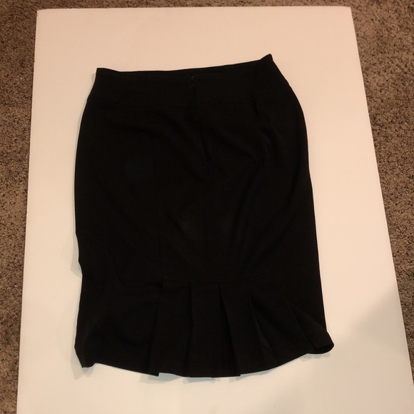 Women’s Black Pencil Skirt, Fake Pockets on front, Zips in Back, Size 12, - Picture 5 of 6